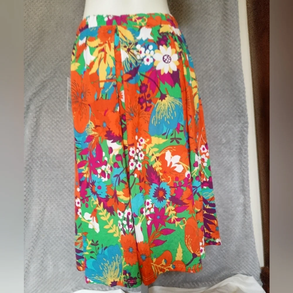 Floral LuLaRoe Madison Pocket Skirt - Picture 8 of 8